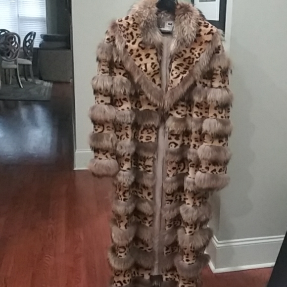 Sheared mink leopard print with fox collar & fur a - Picture 2 of 6